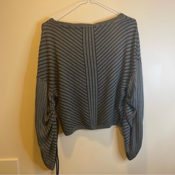 Noisy May striped olive sweater with ruched bat wing sleeve S - Picture 2 of 10